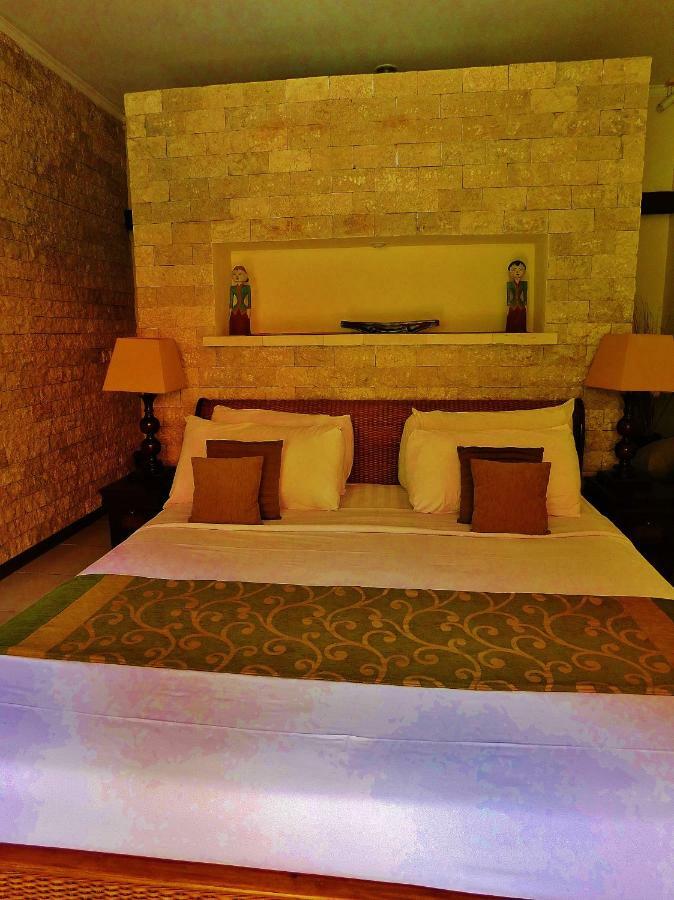 Villa Heliconia Seminyak  Luaran gambar