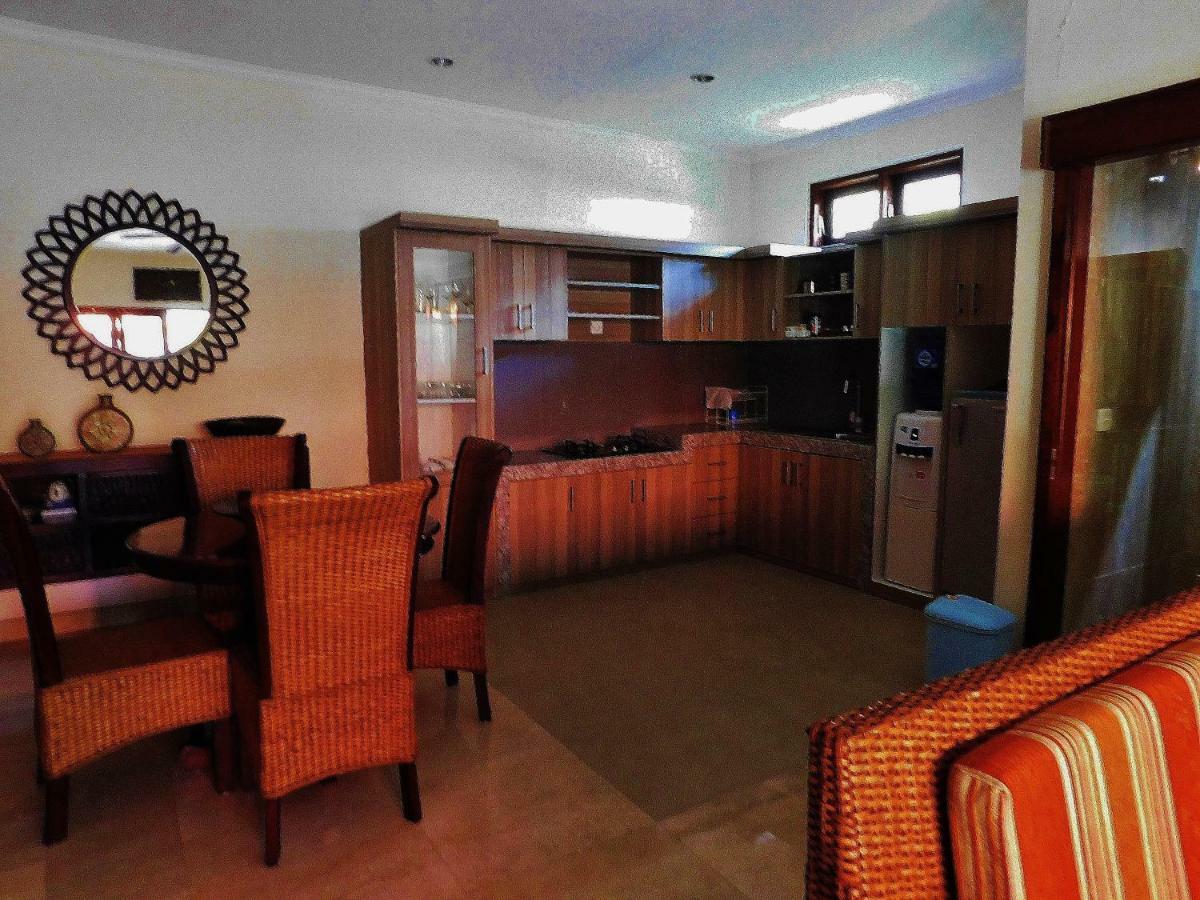 Villa Heliconia Seminyak  Luaran gambar