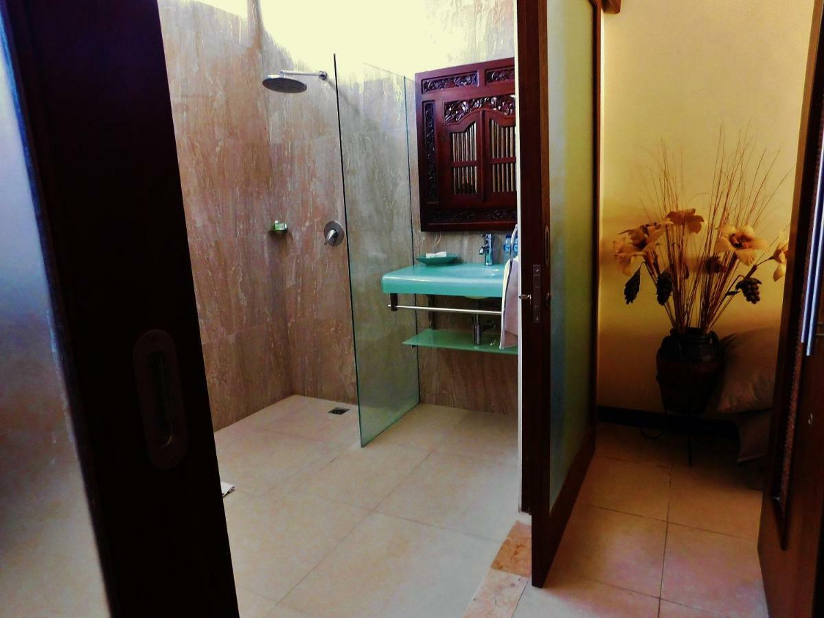 Villa Heliconia Seminyak  Luaran gambar