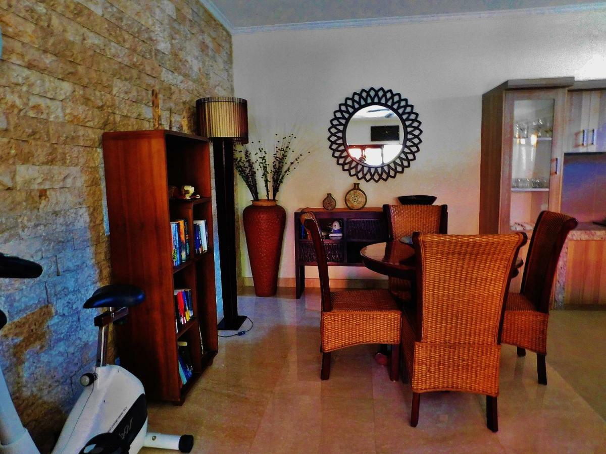 Villa Heliconia Seminyak  Luaran gambar