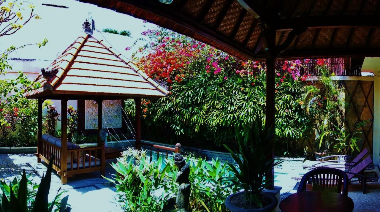 Villa Heliconia Seminyak  Luaran gambar
