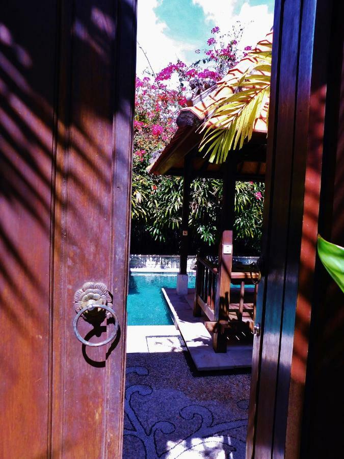Villa Heliconia Seminyak  Luaran gambar